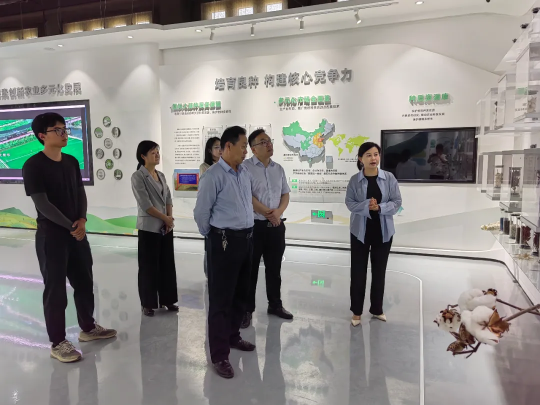 济宁市农业农村局、市审计局领导一行到集团旗下金春雨种业调研大蒜种质资源圃建设情况