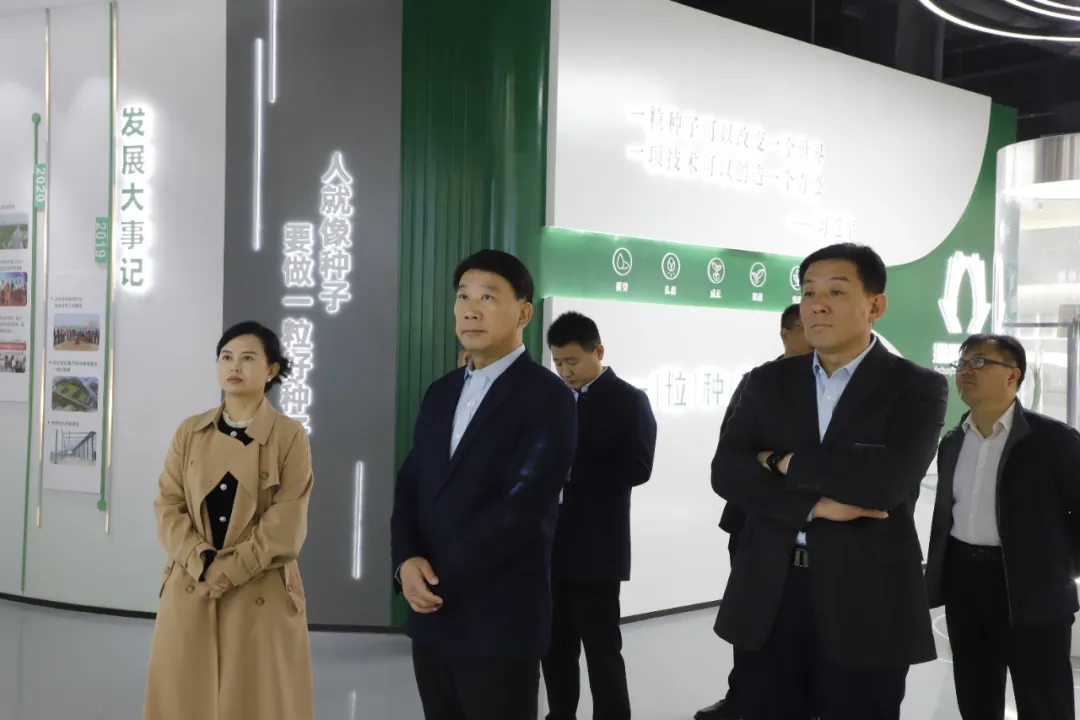 市科学技术局党组书记、局长龚标来集团调研